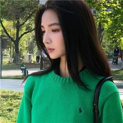 蓝色嘴巴的脸